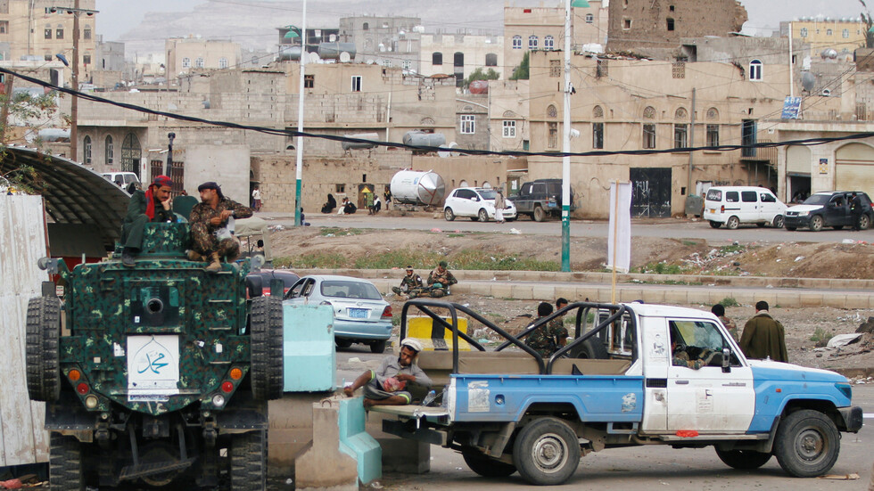 ربان مصري بعد الإفراج عنه باليمن: الحوثيون عاملوني بشكل جيد و"مطار عدن اتفتحلي مخصوص"