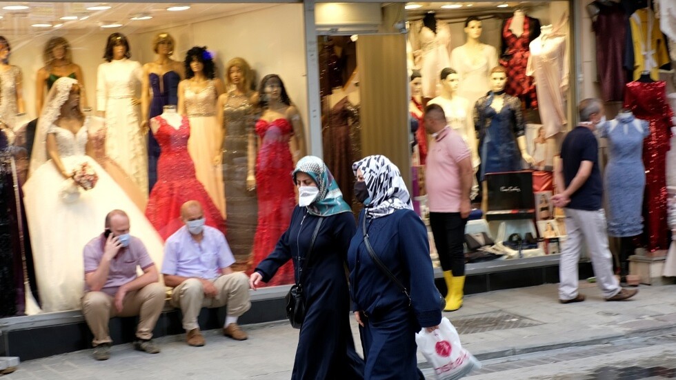 صحيفة: غضب في تركيا إثر اعتقال نساء بأصفاد خلف الظهر