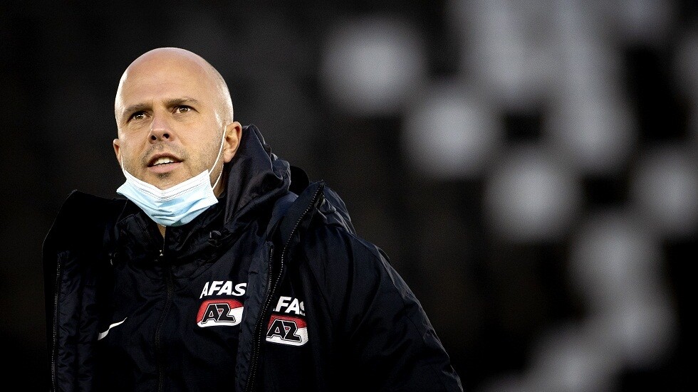 ألكمار الهولندي يقيل مدربه