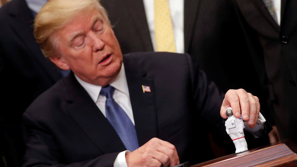 أبو برنامج إسرائيل الفضائي: كائنات فضائية وصلت الأرض ووقعت اتفاقية مع الحكومة الأمريكية