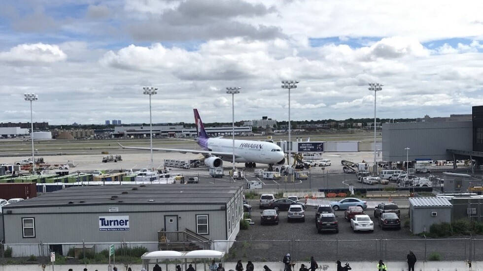 إخلاء طائرة في مطار كينيدي بنيويورك بعد تهديد بوجود قنبلة