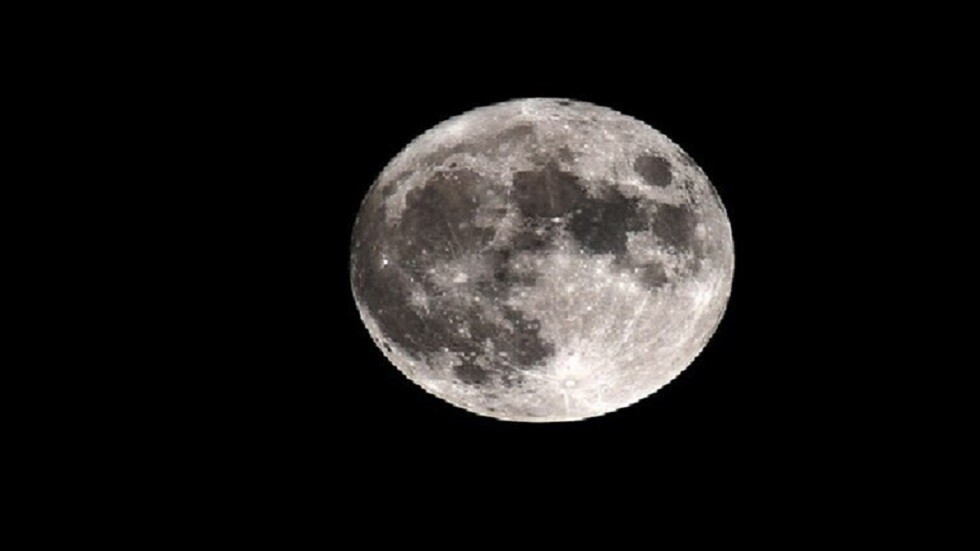 علماء بريطانيون يقدمون تفسيرهم لأصل القمر