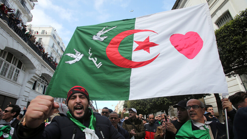 القضاء الجزائري يحكم على  أبرز وجوه الحراك الشعبي بالسجن