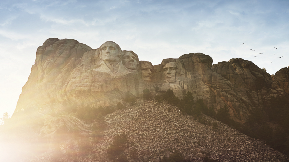 ناسا تشارك صورة مذهلة لسحب غامضة تشبه الفقاعات فوق جبل رشمور!