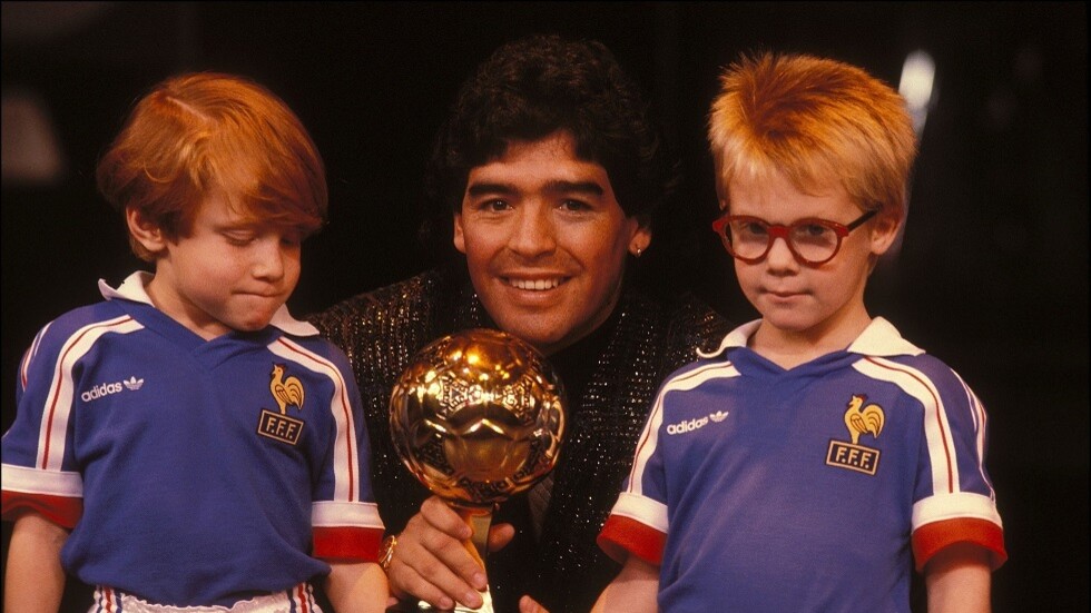 المافيا الإيطالية تحول "الكرة الذهبية" للأسطورة مارادونا إلى سبائك