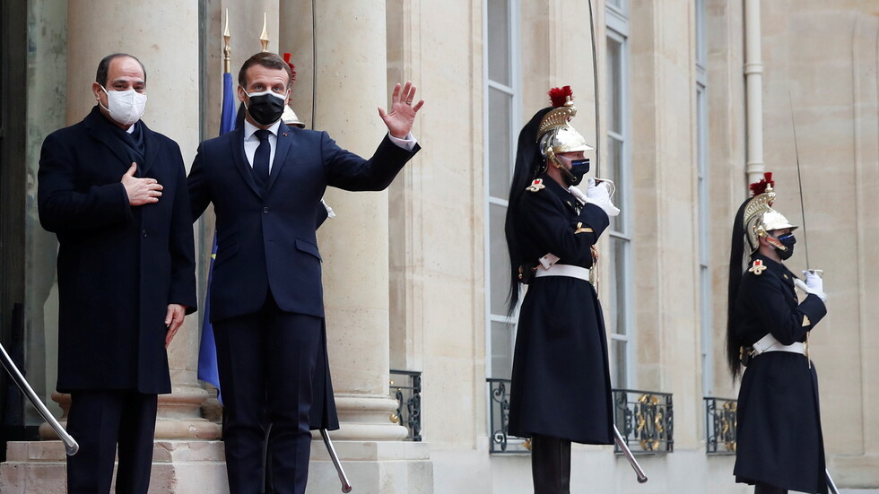 السيسي يغرد بعد لقائه ماكرون