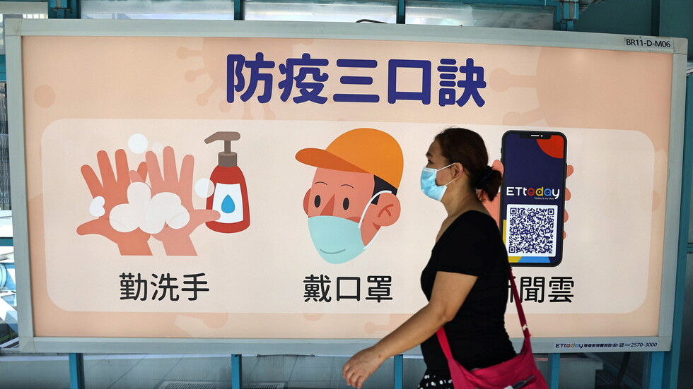 تايوان.. تغريم رجل بـ3500 دولار خرق قيود كورونا لـ8 ثوان