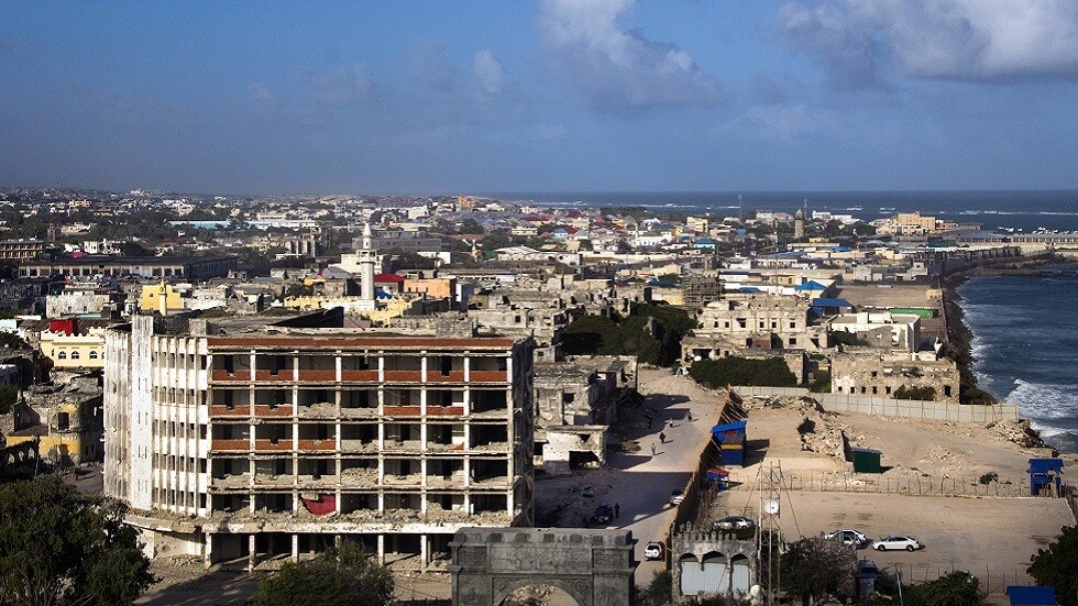 السفير الأمريكي يحدد موقف بلاده من الانتخابات الصومالية