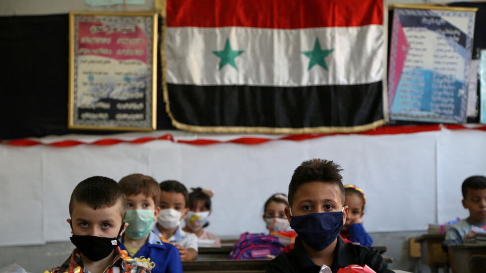 سوريا .. إلغاء قرار نقل معلمة بعد ضجة أثارها بسبب تعليق تحت منشور على صفحة الرئاسة