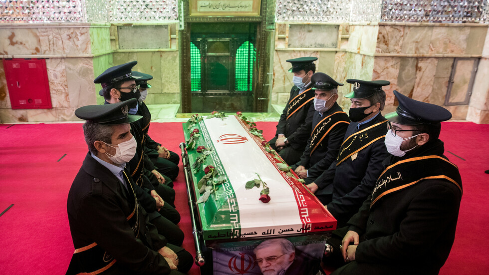 إيران تستعد لـ "الرد" على قتل عالمها النووي