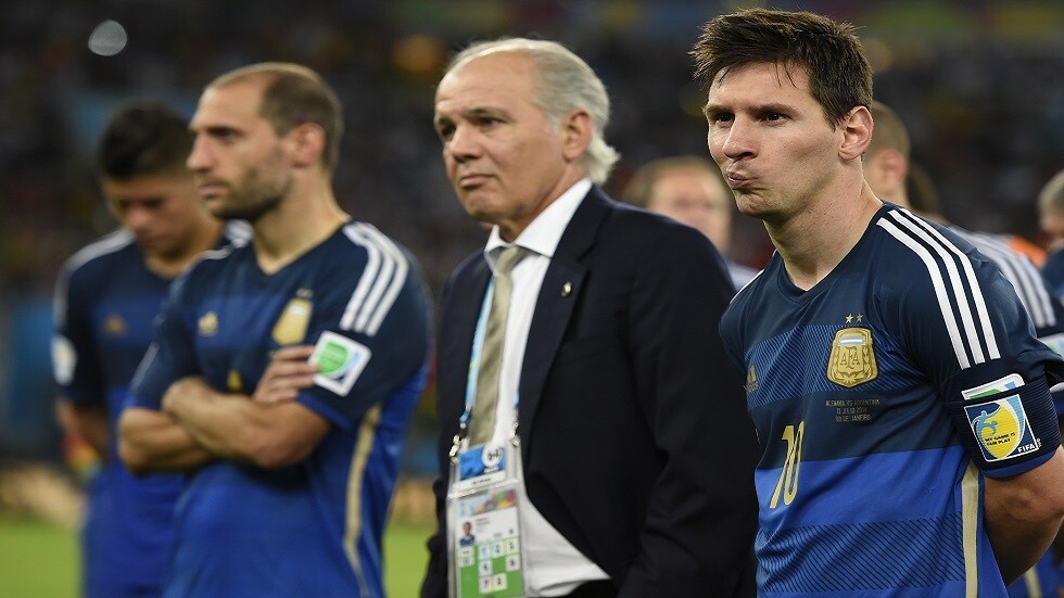 بعد مارادونا.. الأرجنتين تفقد مدربها البارز
