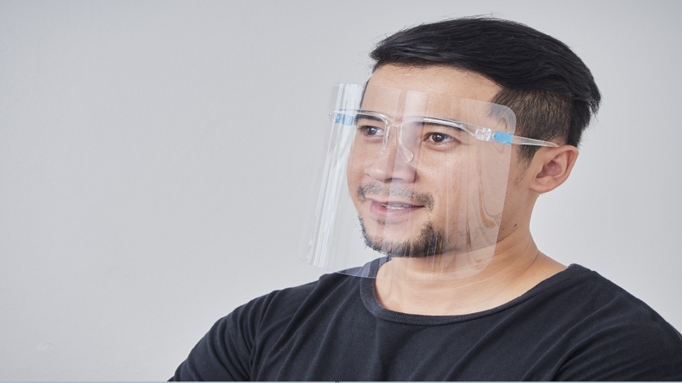 دراسة تزعم أن دروع الوجه البلاستيكية لا توفر حماية كاملة من 