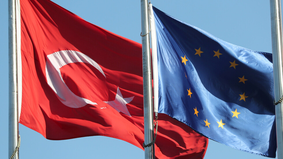 "رويترز": الاتحاد الأوروبي بصدد توسيع العقوبات ضد تركيا