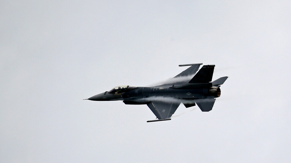 تحطم مقاتلة أمريكية من طراز "إف 16" بولاية ويسكونسن