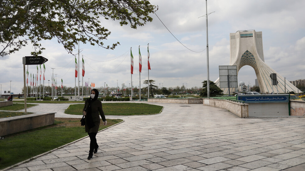 روحاني يعلن نية إيران الحصول على لقاح أجنبي ضد كورونا