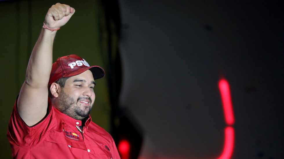 النجل الوحيد للرئيس الفنزويلي يتلقى لقاح 