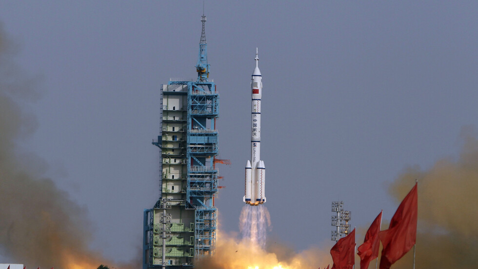 مسبار فضائي صيني يبدأ رحلة العودة إلى الأرض