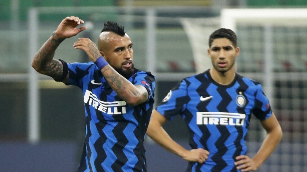 حكيمي يخرج من الملعب مصابا