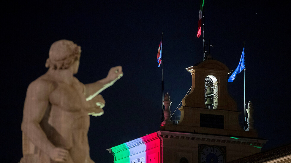 إيطاليا تخطط‭ ‬لإقامة مراكز تطعيم بلقاح كورونا على هيئة "زهرة الربيع"