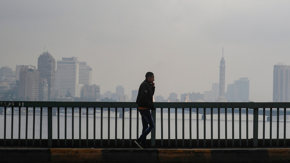 مصر.. الحكومة تطلب من المواطنين البقاء في المنازل