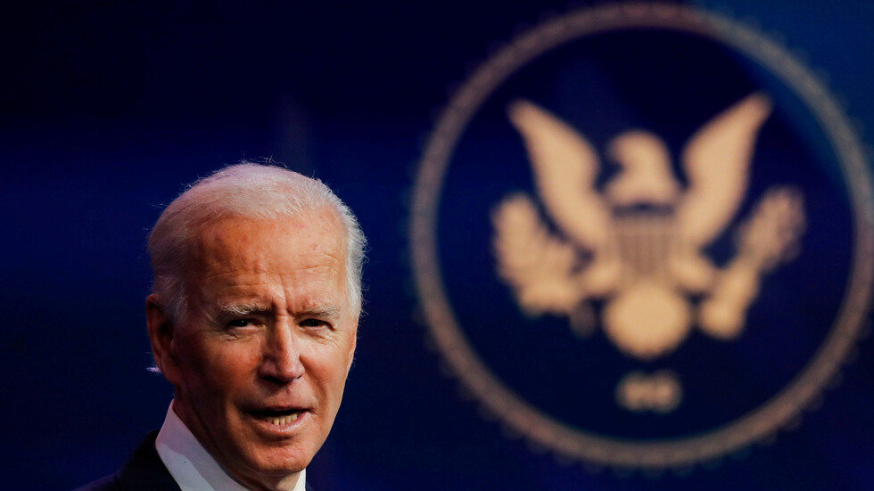 بايدن يعلن أنه سيتلقى لقاح كورونا في مكان عام