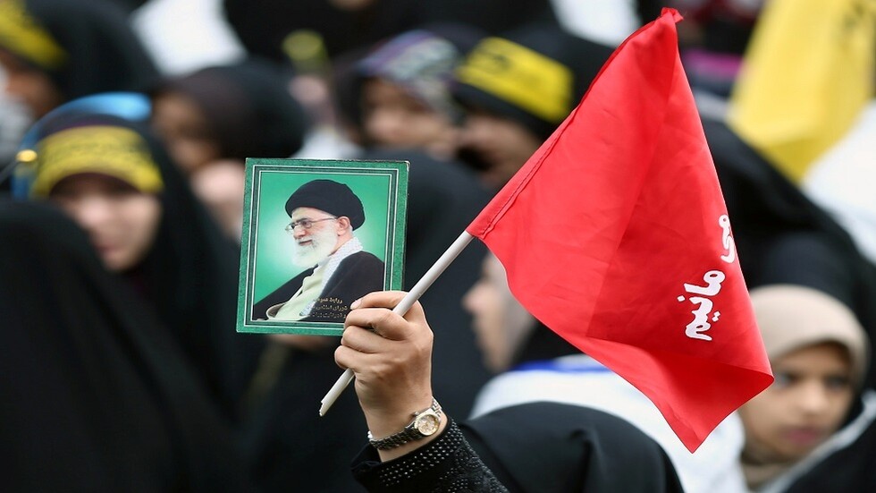 في أول ظهور له بعد إشاعة مرضه.. المرشد الإيراني يستقبل أسرة قاسم سليماني (صور+فيديو)