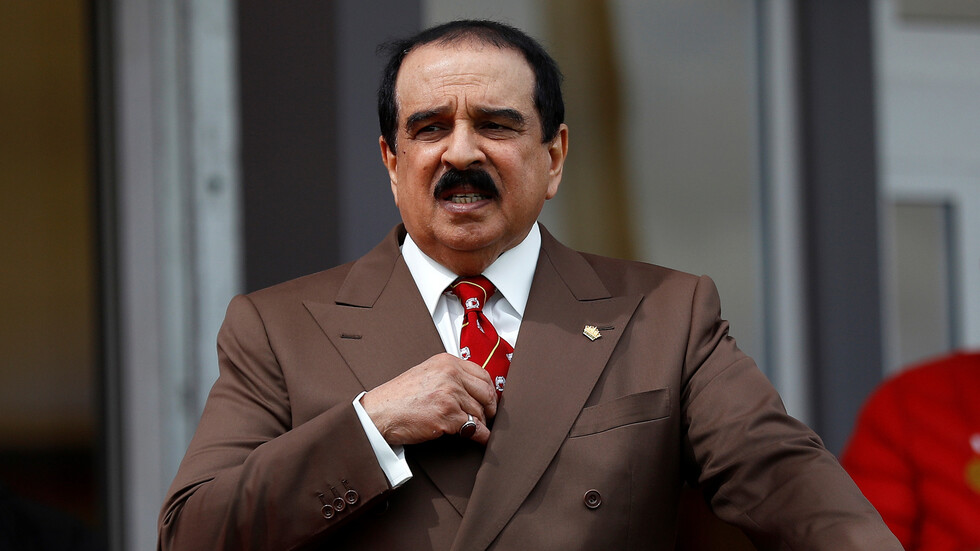 ملك البحرين يتلقى لقاحا مضادا لكورونا