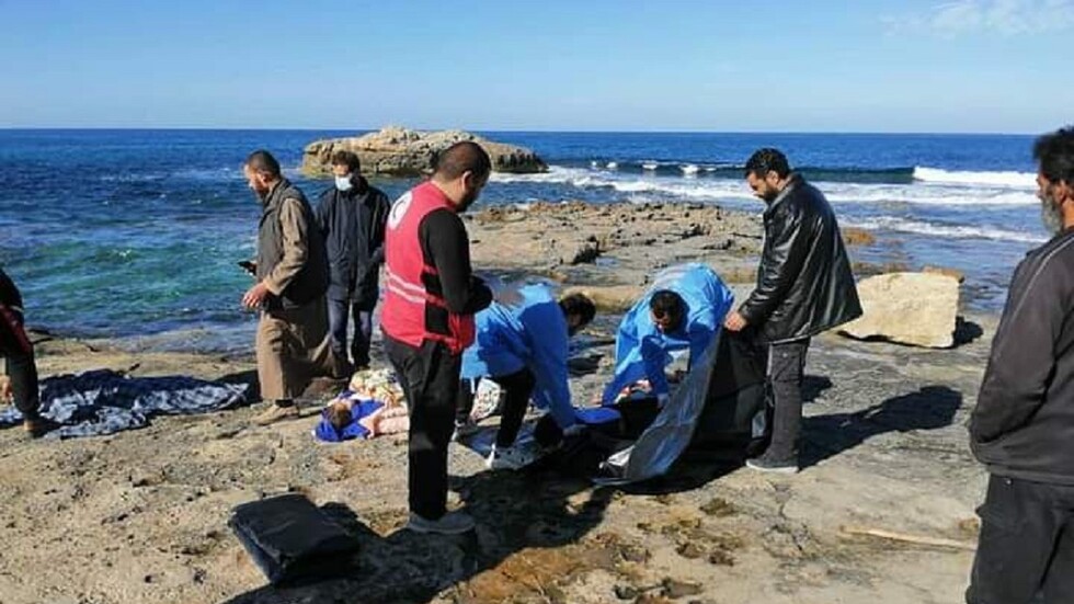 انتشال جثث 5 أطفال مصريين غرقى على الساحل الغربي لليبيا