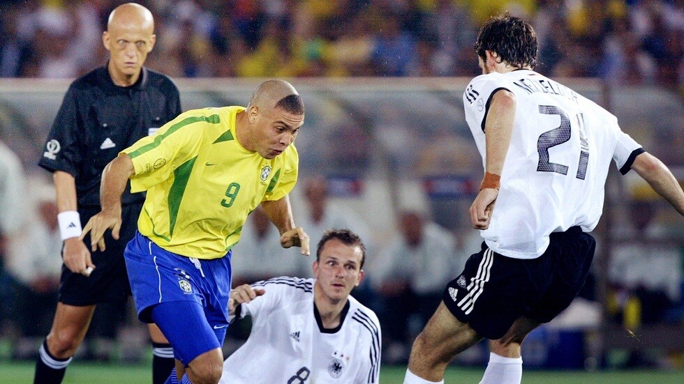 "فرانس فوتبول" تختار أفضل حكم في تاريخ كرة القدم