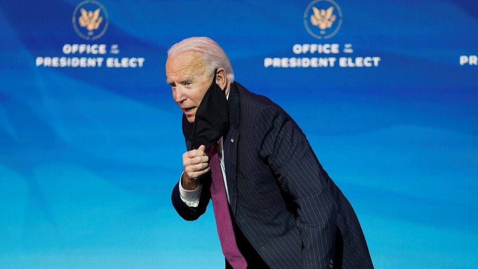 إصابة صحفي سافر مع بايدن بفيروس كورونا