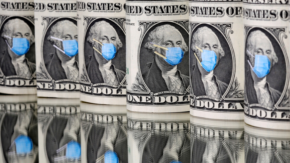 الدولار عند أدنى مستوى في عامين ونصف العام