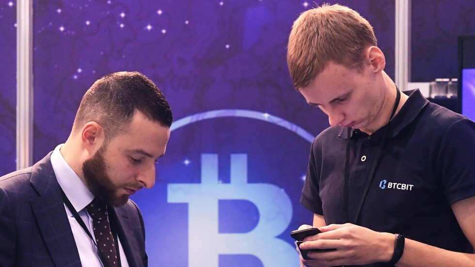 سعر "البيتكوين" يتجاوز 23 ألف دولار