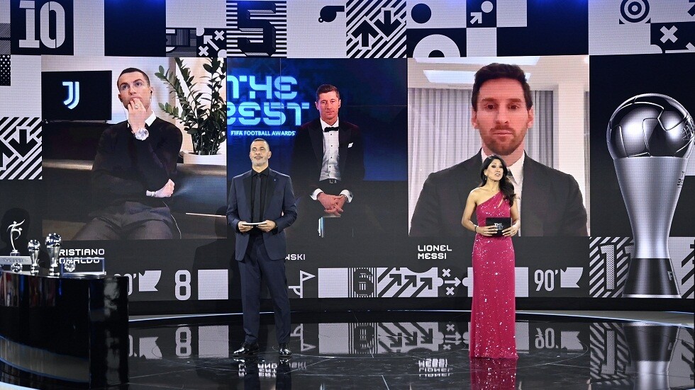 ليفاندوفسكي يتوج بجائزة "الفيفا" لأفضل لاعب في العالم 2020 على حساب ميسي ورونالدو