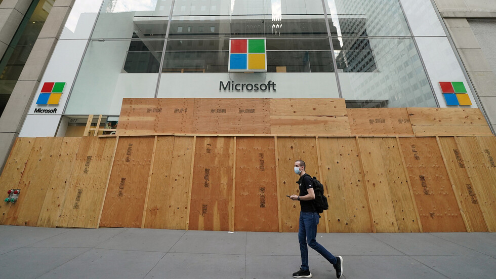 "نيويورك تايمز": رئيس "مايكروسوفت" ينفي تعرض شركته لهجوم سيبراني