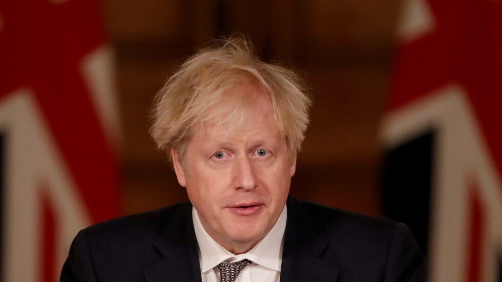 صحيفة: جونسون يستدعي كبار الوزراء لمناقشة سبل احتواء سلالة جديدة من كورونا