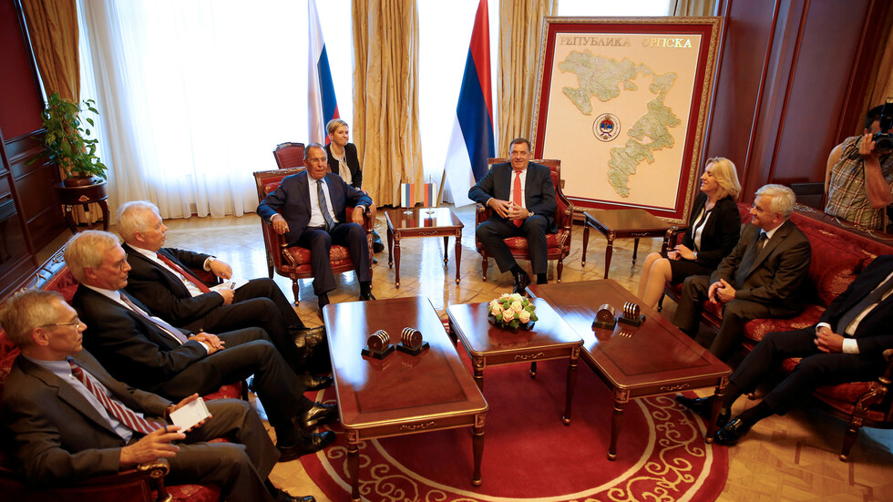 روسيا تعيد للبوسنة أيقونة أهديت إلى لافروف لتوضيح قصتها