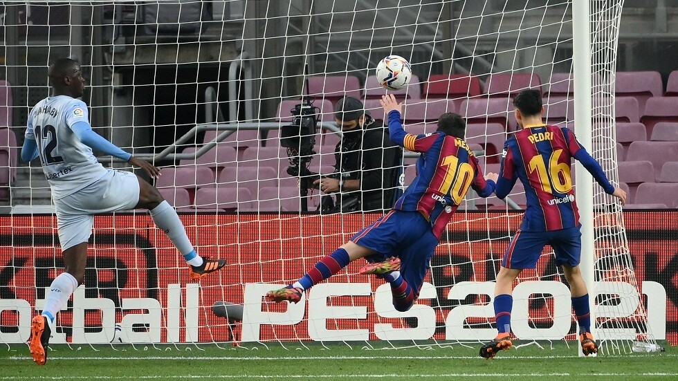 ميسي يعادل رقم بيليه التاريخي (فيديو)