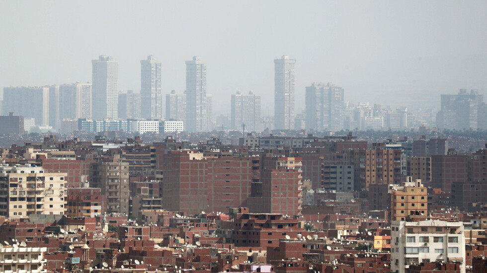 مصر.. انهيار عقار في الإسكندرية وأنباء عن وجود شخصين تحت الأنقاض