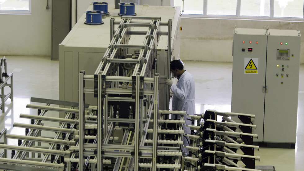 رئيس هيئة الطاقة الذرية الإيرانية: الحكومة لا تمتلك الموارد المالية لتركيب ألف جهاز طرد مركزي