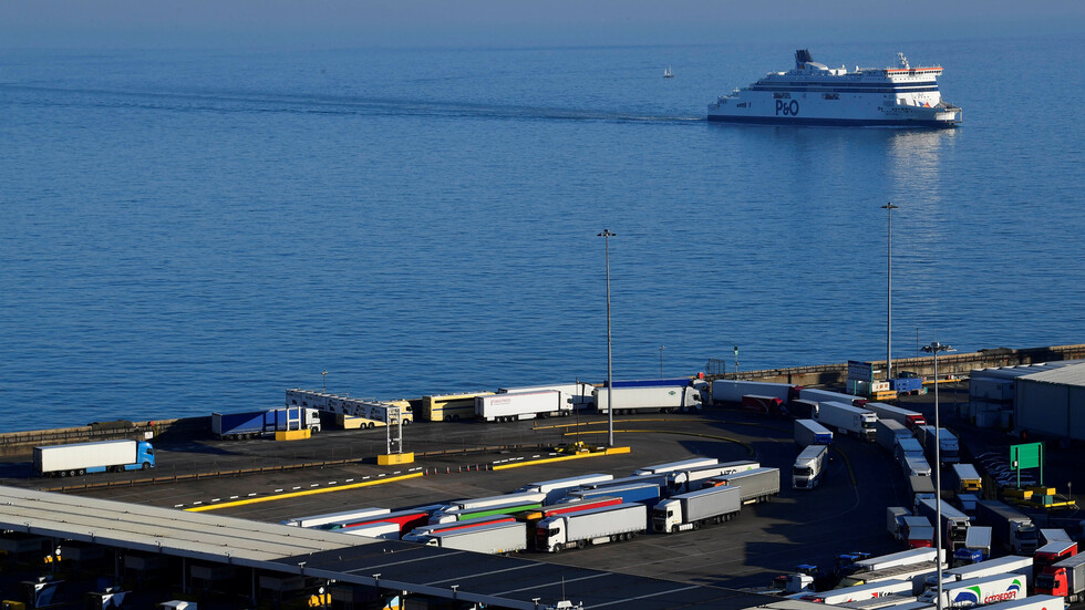 المملكة المتحدة وفرنسا تضعان خطة لاستئناف الشحن