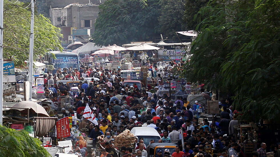 مصر تبحث استراتيجية جديدة لضبط الزيادة السكانية