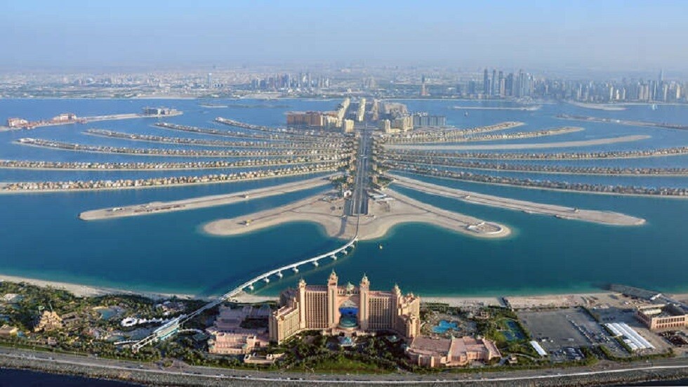 دبي تتسلم أول شحنة من لقاح