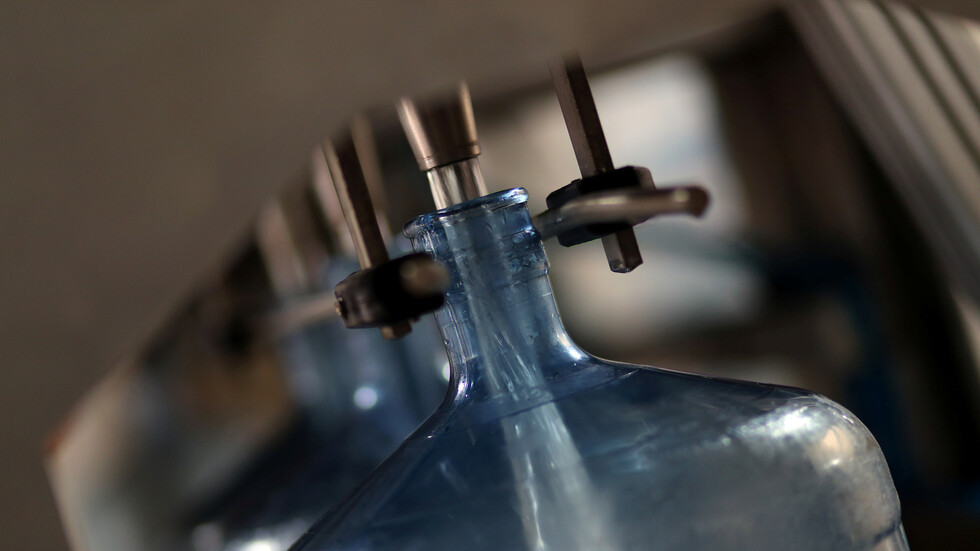 بسبب قيود كورونا.. زجاجات هواء للمغتربين ثمنها 33 دولارا تحمل "رائحة أوطانهم"