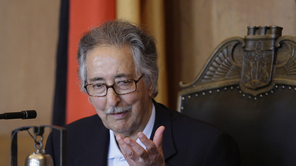 أسرة رئيس إيراني سابق تنفي خبر وفاته بحادث سير في فرنسا