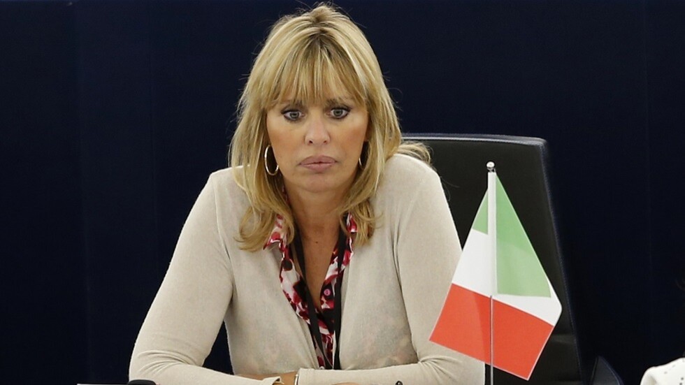 حفيدة موسوليني تعتزل السياسة