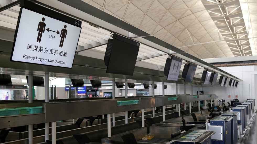 الصين تعلق الملاحة الجوية مع بريطانيا بسبب طفرة كورونا الجديدة