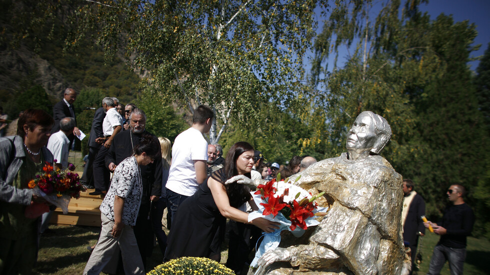 ماذا توقعت العرافة بابا فانغا لعام 2021؟