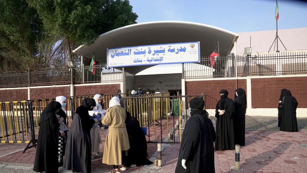 الكويت.. قرار جديد بخصوص المعلمين المنتهية إقامتهم العالقين في الخارج