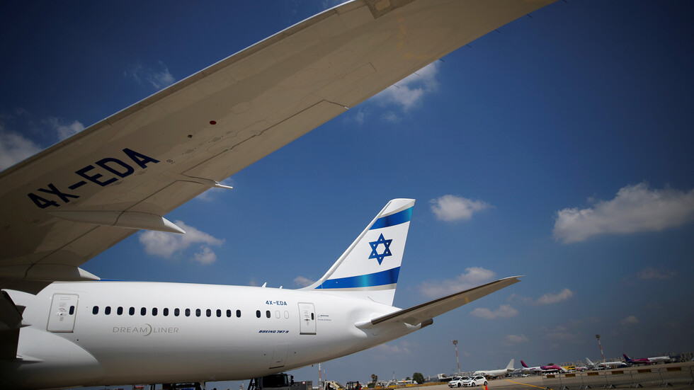 مراقبون: طائرة ركاب إسرائيلية غيرت مسارها بسبب غارات على سوريا