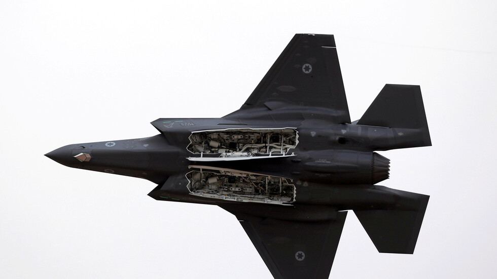 سلاح الجو الإسرائيلي ينشر تهنئة غريبة بعيد الميلاد قبيل قصف سوريا